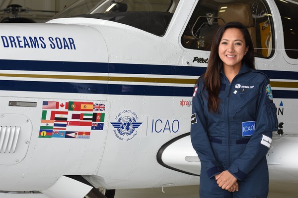Lahir di tenda pengungsian Afghanistan, tidak menyurutkan niat Shaesta Waiz untuk menjadi pilot. Walau dunia penerbangan didominasi oleh kaum pria, Shaesta pun tidak gentar (dok ICAO) Lahir di tenda pengungsian Afghanistan, tidak menyurutkan niat Shaesta Waiz untuk menjadi pilot. Walau dunia penerbangan didominasi oleh kaum pria, Shaesta pun tidak gentar (dok ICAO)
