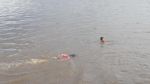 Foto: Keceriaan Anak-anak di Tepi Sungai Kapuas