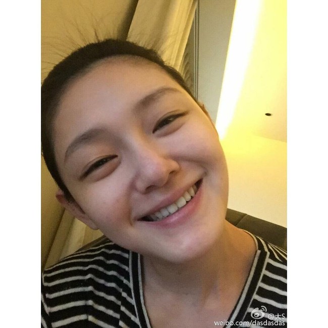 Jika melihat selfie tanpa makeup ini, Anda mungkin tak akan mengira usianya sudah memasuki kepala empat. Foto: Instagram Barbie Hsu