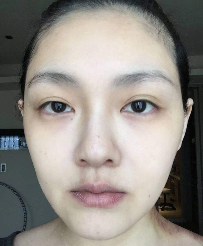 Meski sudah berusia 41, Barbie tampak punya wajah yang tetap tirus dan mulus. Ini buktinya. Foto: Instagram Barbie Hsu