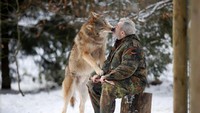 Pria ini bernama Werner Freud. Dia dulu pernah bekerja sebagai penjaga hewan di kebun bintang Stuttgart (Lisi Niesner/Reuters)
