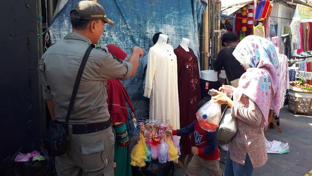 PKL juga takut jika ada penertiban dari Satpol PP.