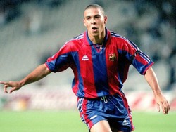 Ronaldo Nazario sempat merasa sangat kecewa dengan Barcelona karena tiba-tiba dijual ke Inter Milan. Ronaldo padahal sudah betah di Barca walaupun baru berjalan satu musim. (Foto: AFP PHOTO / ANDREU DALMAU / EFE)