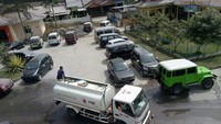 Sementara itu, BPBD Karo berkoordinasi dengan kepala desa yang wilayahnya terpapar abu vulkanik Gunung Sinabung.