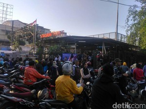 Suara Pejalan Kaki yang Terganggu Ojek Ngetem di Stasiun Tebet