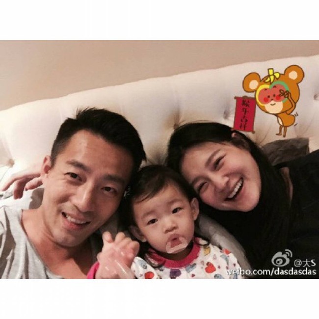 Pemilik nama asli Hsu Si-yuan itu tampak menikmati hidupnya sebagai aktris, penyanyi, presenter, dan seorang ibu. Lihat saja foto berikut. Foto: Instagram Barbie Hsu