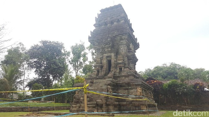 Candi Kidal Malang dipolice line usai diseruduk mobil