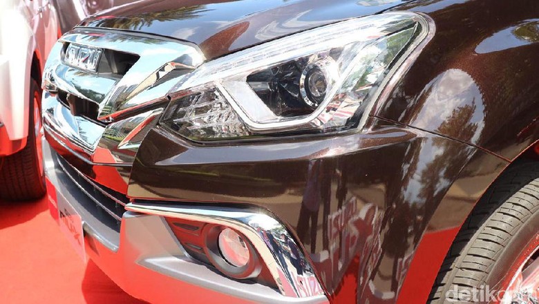 Lampu halogen kini sudah diganti dengan LED (Foto: Dina Rayanti) Lampu halogen kini sudah diganti dengan LED (Foto: Dina Rayanti)
