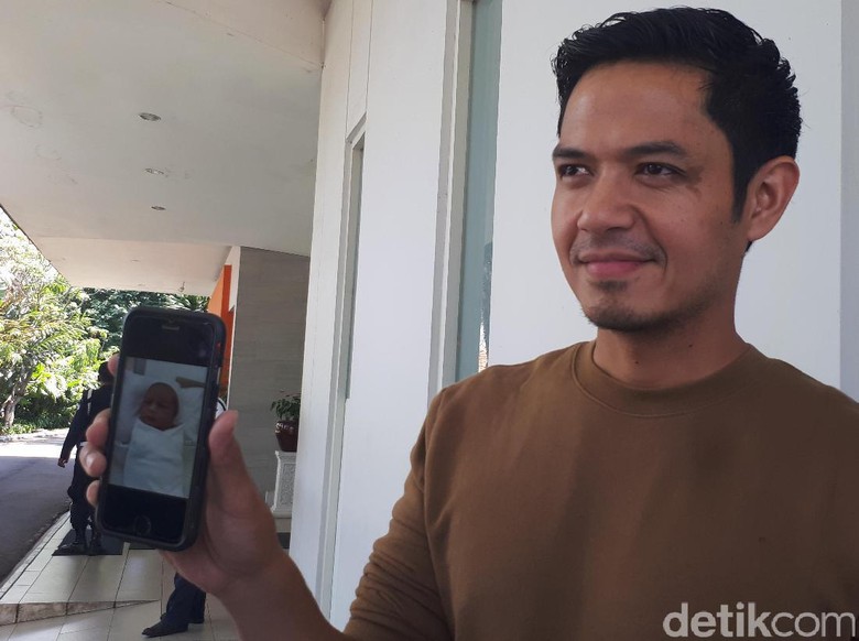 Belum Terpikirkan Jadi Ustad, Dude Harlino Ingin Terus Berdakwah Belum Terpikirkan Jadi Ustad, Dude Harlino Ingin Terus Berdakwah