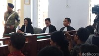Fidelis divonis delapan bulan penjara. Hukuman ini lebih tinggi dari tuntutan jaksa yakni lima bulan penjara. (Foto: Dokumentasi Tim Pengacara Fidelis)