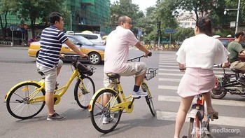 Metode penyewaan semacam itu berarti banyak sepeda diletakkan di sembarang tempat, dari trotoar, taman dan ruang publik lainnya. Foto: Media Corp