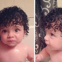 Bayi yang satu ini sungguh menggemaskan karena memiliki rambut sangat keriting warna hitam. Foto: Ist.