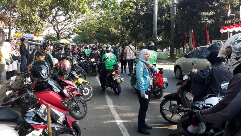 Viral Wanita Ajak Driver Ojek Online Jadi Teman Kondangan