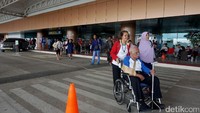 Survei ASQ sendiri menjadi tolok ukur dalam industri kebandarudaraan global. Survei menilai tingkat kepuasan penumpang pesawat pada 34 area pelayanan termasuk kategori utama seperti akses, check-in, keamanan, fasilitas bandara, ketersediaan tenant, makanan, minuman, dan sebagainya.