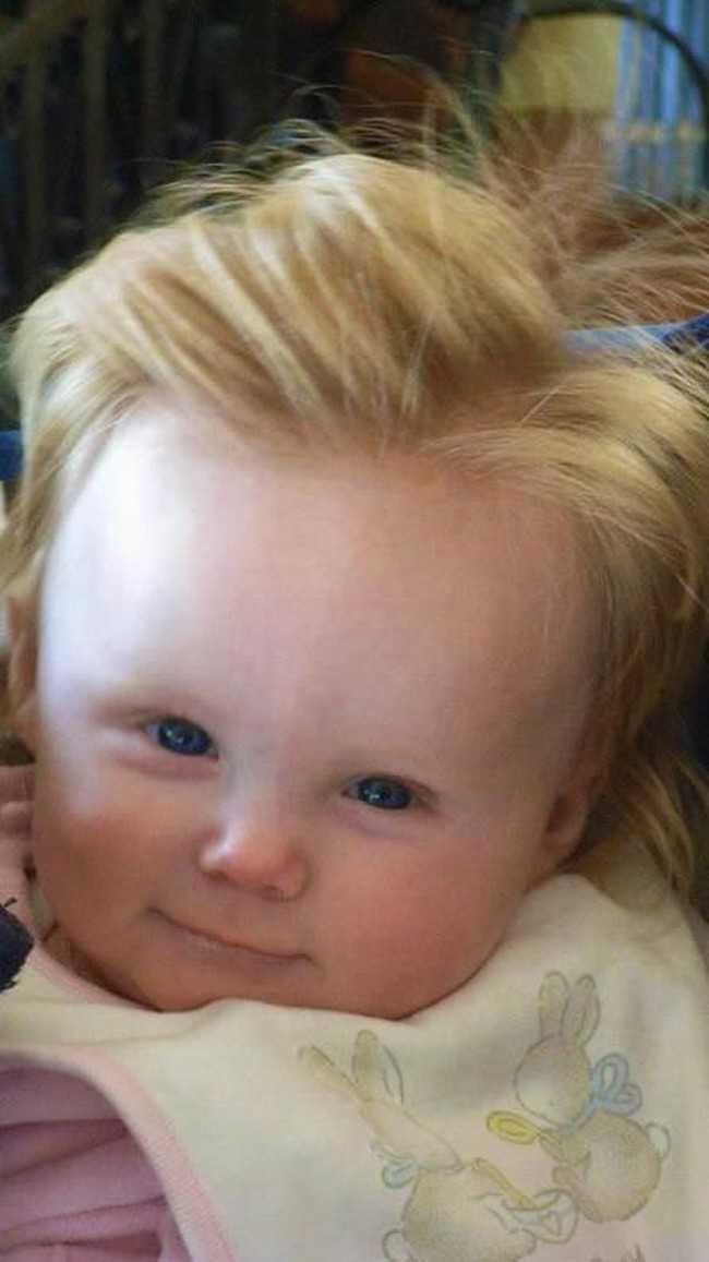 Mungkin jarang Anda melihat bayi gondrong. Anda bisa melihat gaya rambut bayi yang satu ini. Foto: Ist.