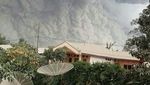 Penampakan Semburan Awan Pekat nan Panas dari Perut Sinabung