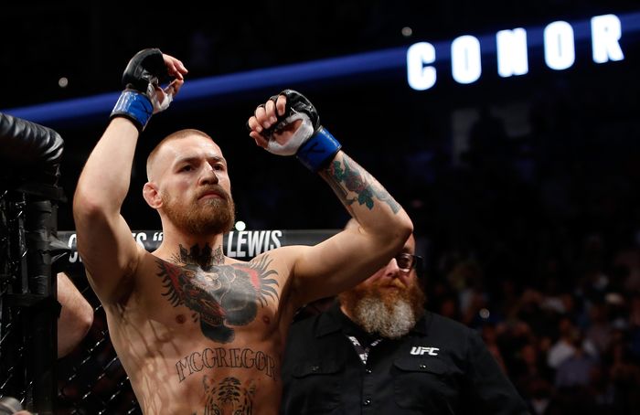 Conor McGregor LAS VEGAS, NV - AUGUST 20: Conor McGregor gestures as he arrives for his welterweight rematch against Nate Diaz at the UFC 202 event at T-Mobile Arena on August 20, 2016 in Las Vegas, Nevada. (Photo by Steve Marcus/Getty Images)