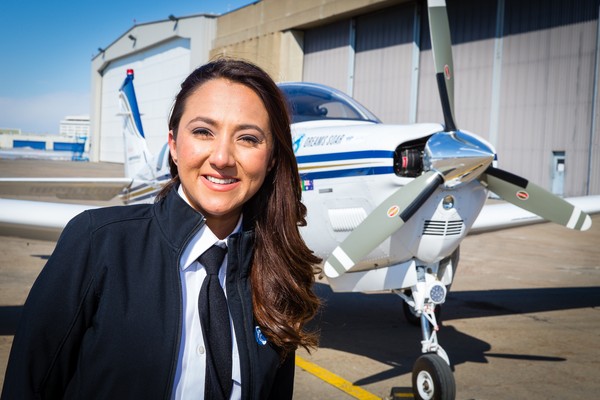 Shaesta juga menjadi pilot wanita Afghanistan pertama. Ia pun menunggangi pesawat Beechcraft Bonanza A36 (dok ICAO) Shaesta juga menjadi pilot wanita Afghanistan pertama. Ia pun menunggangi pesawat Beechcraft Bonanza A36 (dok ICAO)