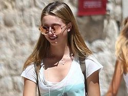 Gadis Cantik Kesayangan Steve Jobs Ini Diramal Pimpin Apple