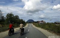 Perjalanan menuju Bukit Kelam (Rachman Haryanto/detikTravel)