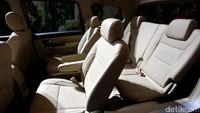 Wuling Confero S diklaim memiliki nilai lebih dalam hal kelapangan kabinnya. Selain itu, Wuling juga memberikan pilihan low MPV dengan harga terjangkau untuk pasar Indonesia.