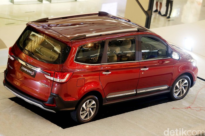 PT SGMW Motors Indonesia resmi meluncurkan low MPV, Wuling Confero di Jakarta, Rabu (2/8/2017). Wuling Confero hadir dengan tiga pilihan. Adapun ketiga pilihan itu antara lain Wuling Confero 1.5, Wuling Confero S 1.5 C, dan Wuling Confero S 1.5 L.