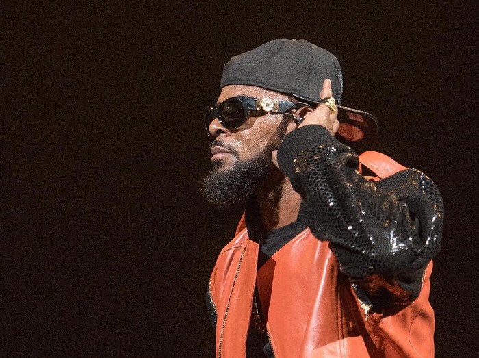 NEW YORK, NY - SEPTEMBER 25:  R. Kelly performs in concert at Barclays Center on September 25, 2015 in the Brooklyn borough of New York City.  (Photo by Mike Pont/Getty Images)