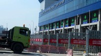 Saat ini, aktivitas keluar masuk truk kontainer dari dan ke dalam JICT juga ditutup.