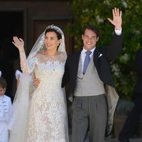 Putri Claire tampil dengan gaun modest mewah rancangan desainer Elie Saab saat menikahi Pangeran Felix di tahun 2013. Foto: Ist.