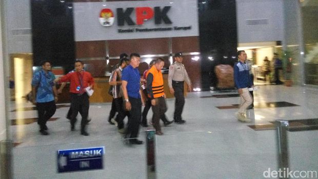 OTT Kasus Suap, Bupati Pamekasan Ditahan di Rutan KPK