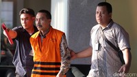 Heru merupakan tersangka kasus dugaan korupsi terkait jual beli pupuk di Perum Perhutani.