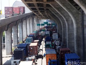Pendapatan Tol Diselamatkan Truk Barang Selama Pandemi