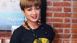 Rock It! Gaya Nirina Zubir dengan Kaus Band