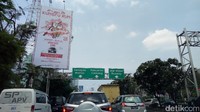Suasana Jl Gatot Subroto yang diprotret pada Kamis (3/8)