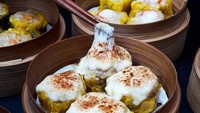 Selain burger dan ramen, ternyata kini dimsum juga ada yang disajikan dengan keju mozarella loh. Langsung saja coba ke Dimsum Benhil, Jakarta. (Foto: Istimewa)