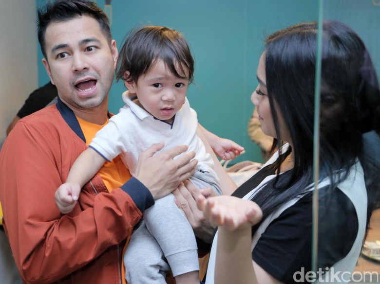 Dikabarkan Main Film Bareng Ayu Ting Ting, Ini Kata Raffi Ahmad Dikabarkan Main Film Bareng Ayu Ting Ting, Ini Kata Raffi Ahmad