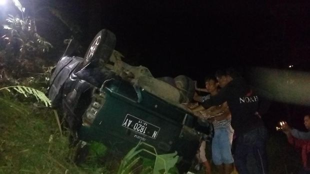 2 dari 6 penumpang mengalami luka parah
