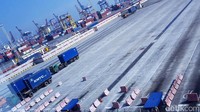 Aktivitas bongkar muat peti kemas di PT JICT terhenti karena adanya aksi mogok kerja 600 pegawai.