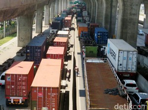Larang Truk Besar Masuk Cikampek di Jam Sibuk, Bisa Kurangi Macet?
