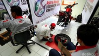 Peserta diuji keterampilan atau pengetahuan soal mesin, rangka, dan kelistrikan sepeda motor Honda bagi peserta SMK serta PGM F-1 dan penggunaan Special Honda Tools bagi para teknisi dan advisor.