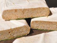 Tempe gembus yang enak dipadu dengan bumbu gurih.