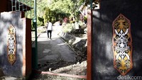 Untuk mendaki sampai puncak bagi yang belum terbiasa memerlukan waktu 4 jam.