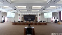 Bunyamin Alamsyah menjalani tes wawancara calon hakin agung di Gedung Komisi Yudisial (KY), Jakarta, Kamis (3/8/2017). Wawancara terbuka terhadap 15 calon dilakukan sejak Rabu (2/8) hingga Jumat (4/8).