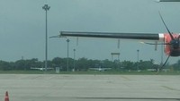 Usai dilakukan pengecekan dan pembesihan di runway, operasional di Bandara Kualanamu sudah kembali normal. Penutupan runway hanya dilakukan 20 menit. AirNav akan bekerja sama dengan KNKT untuk menginvestigasi kejadian ini. Foto: Dok. Istimewa