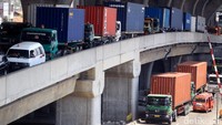 Kondisi lalu lintas tak jauh dari JICT pun padat ke arah New Priok Container Terminal 1 (NPCT 1), Terminal Mustika Alam Lestari (MAL), TPK Koja, dan International Container Terminal Services, Inc.