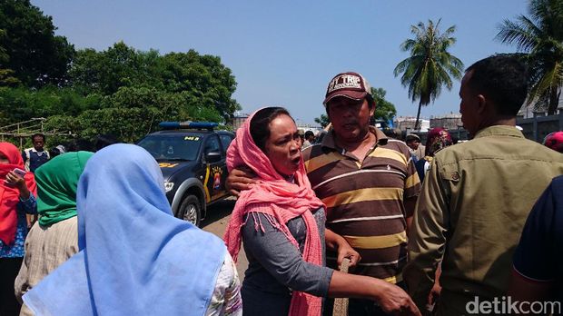 Warga Korban Gusuran di Cilegon Hadang Petugas Pemprov yang Datang