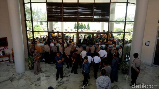 Demo Mahasiswa di Universitas Sriwijaya Ricuh