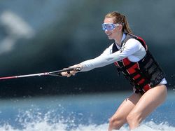 Gaya Unik Putri Cantik Steve Jobs Tenteng iPhone