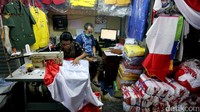 Hasil jahitan merah putih mereka tidak hanya melayani permintaan lokal namun hingga perwakilan Indonesia di mancanegara dan PBB.