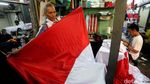 Melihat Para Pembuat Bendera Merah Putih di Pasar Senen
